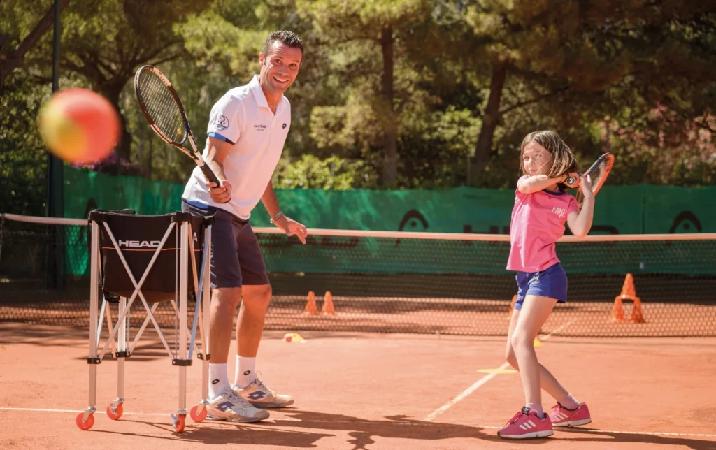Kindertennis – Juniortraining auf dem Sandplatz