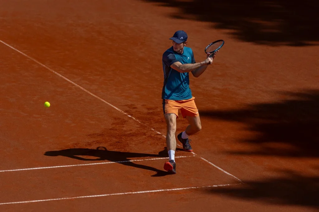 Tennistraining auf dem Sandplatz
