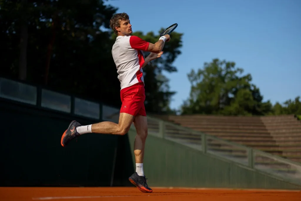 Tennistraining auf dem Sandplatz