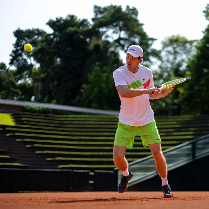 Tennistraining auf dem Sandplatz